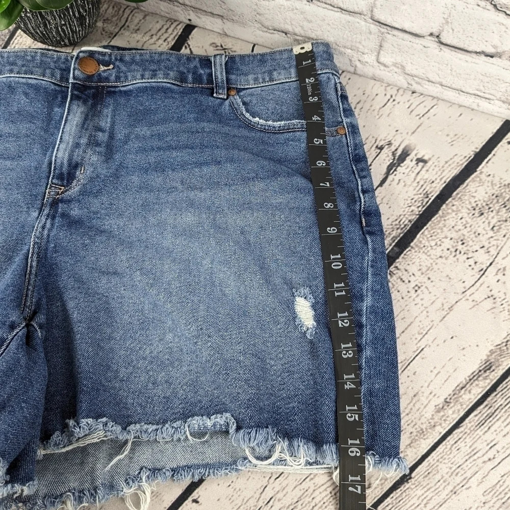 Lane Bryant FLEX magic waistband Signature Fit mid rise boyfriend midi short - Picture 7 of 12